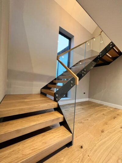Metal stringers staircase