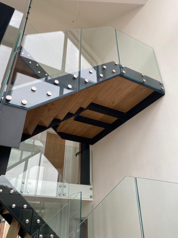 Dual-stringer stairs
